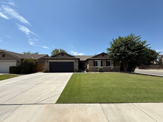 Building Photo - Incredible Rental In the SW! 3bd +2ba with RV parking $2,600 Rent