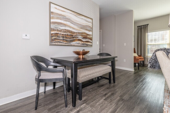 2BR, 2BA - 1112SF - B8 - Dining Area