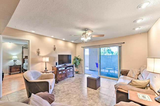 Building Photo - 602 N May Unit ID1385977P