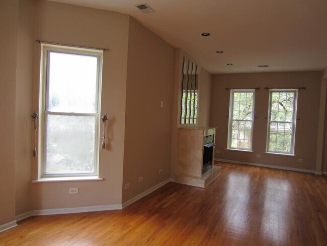 Photo - 4321 S Ellis Ave Unidad 2