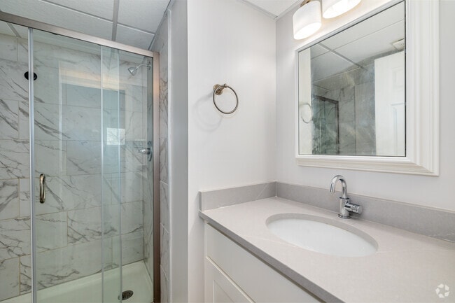 2BR, 2BA - 1,110SF - Primary Bathroom
