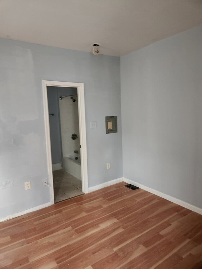 Photo - 2422 N Charles St Unidad Apt. 1R