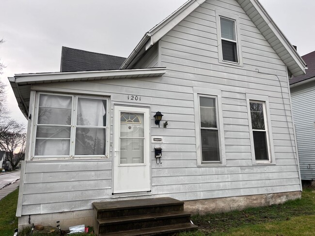 Building Photo - 1201 High St Unit Apt 2