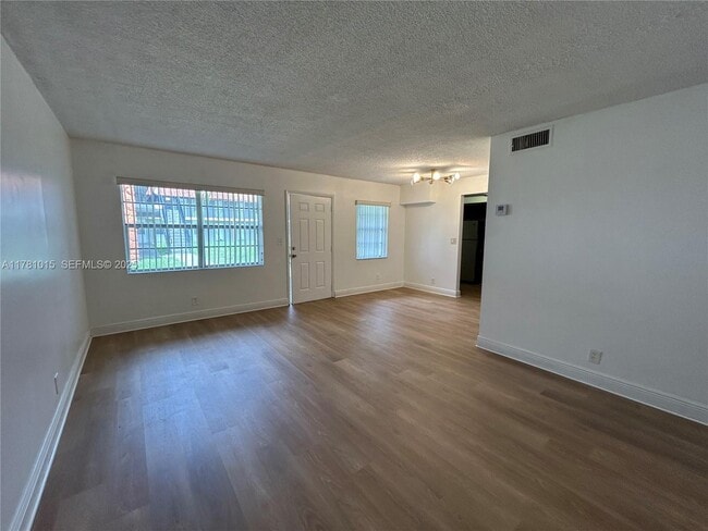 Photo - 1201 SW 50th Ave Unit 105-4