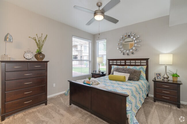 2BR, 2BA - 960SF