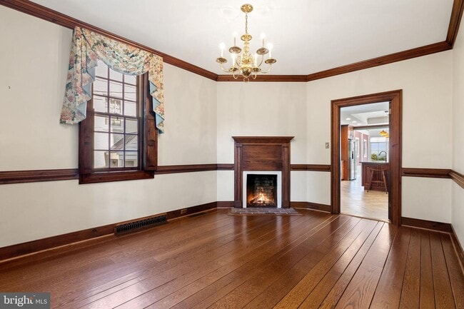 Photo - 512 Courtfield Ave