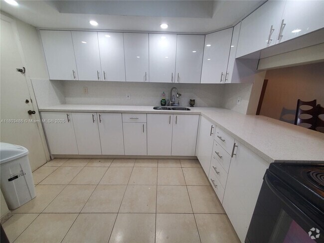 Building Photo - 16701 NE 14th Ave Unit 306 Rental