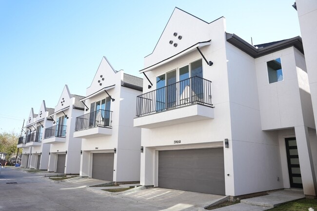 Building Photo - 5906 St Augustine St