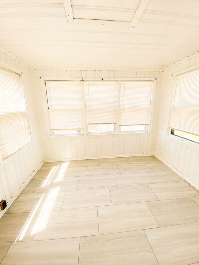 Photo - Spacious 2 bed/1 bath Apartment Just South of Cherokee!