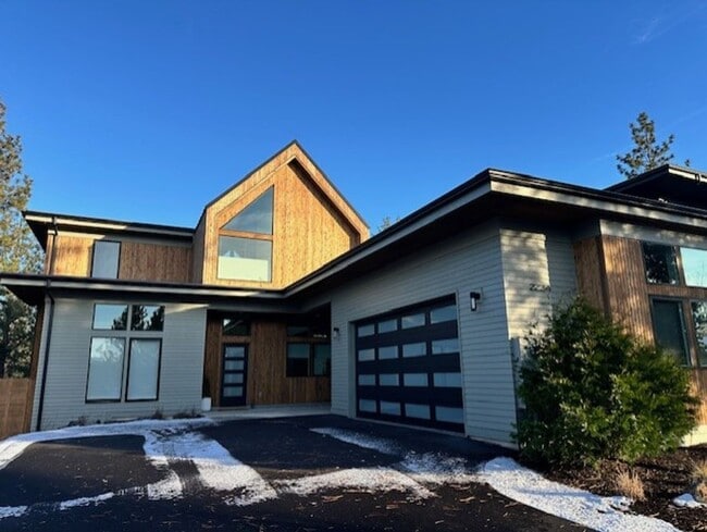 Building Photo - West Side Location with Detached ADU