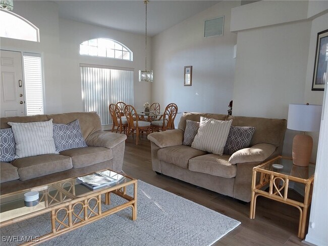 Photo - 449 Dundee Ct