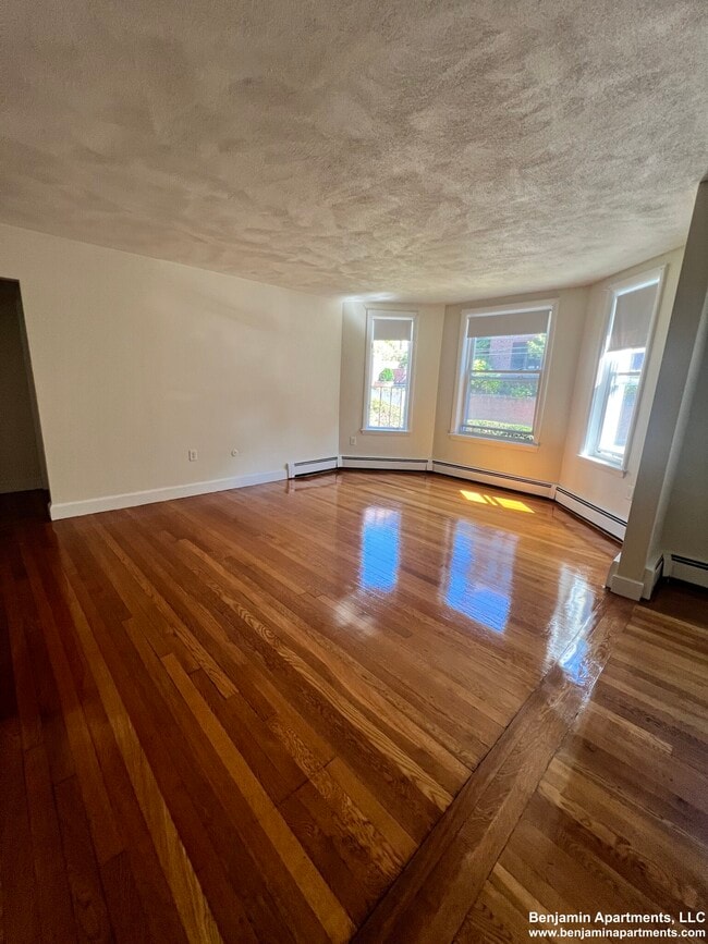 Photo - 322 Tappan St Unit 1b