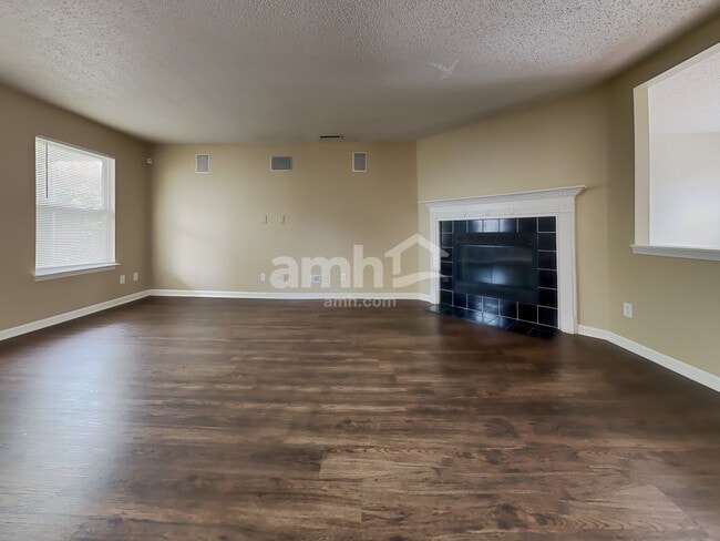Photo - 2300 Shadowbrook Dr