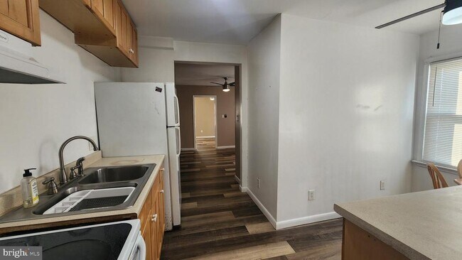 Photo - 108 E Pacific Ave