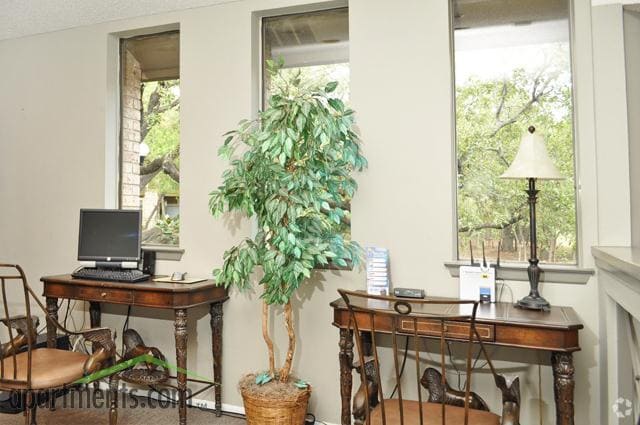 Business Center - The Henry B Apartments