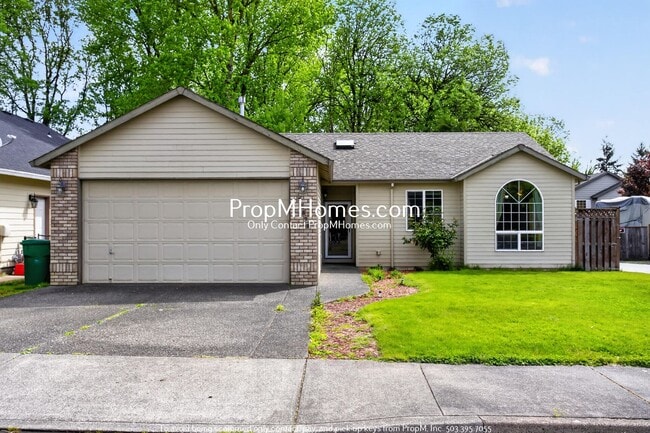 Building Photo - Spacious Three Bedroom Home in Clackamas!