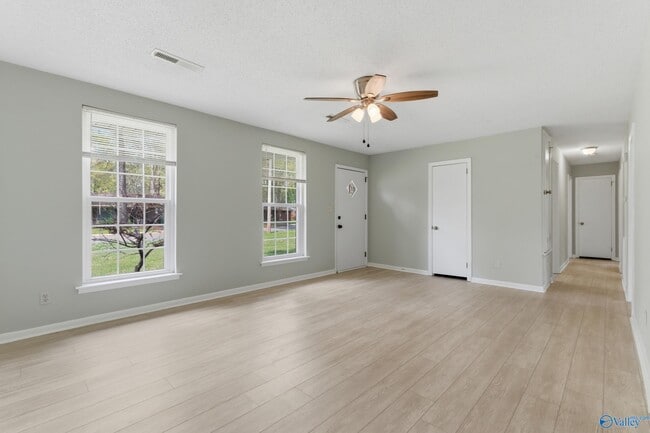 Photo - 504 Delaney Rd NW