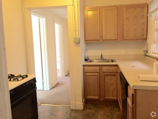 Building Photo - 372 S Bouquet St Unit Apt. B