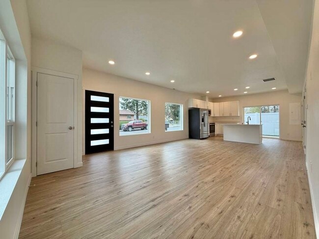 Photo - 3925 E 32nd Ave Unidad 4