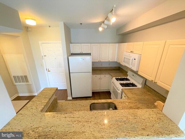 Photo - 1641 International Dr Unit 417