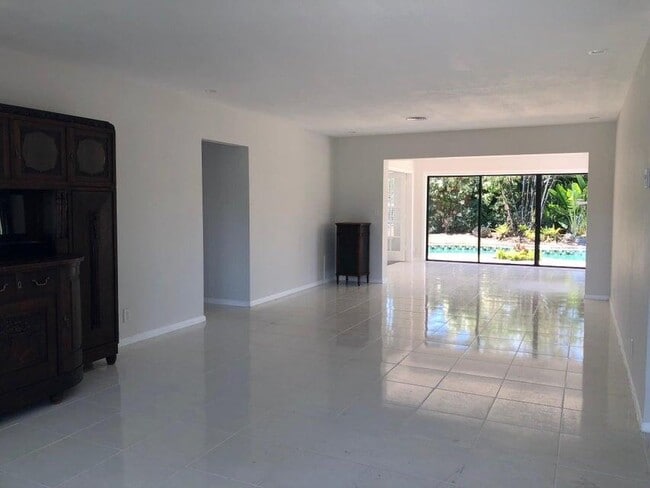 Photo - 434 NE 33rd St