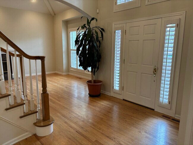 Photo - 740 Oak Crest Cir