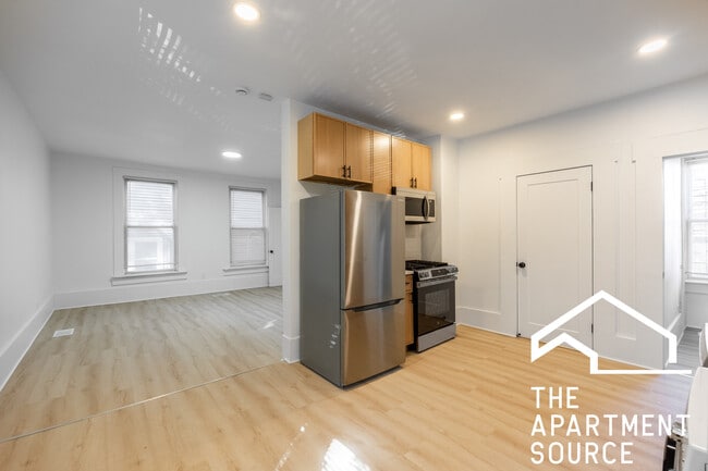 Photo - 2301 N Leavitt St Unit 1F
