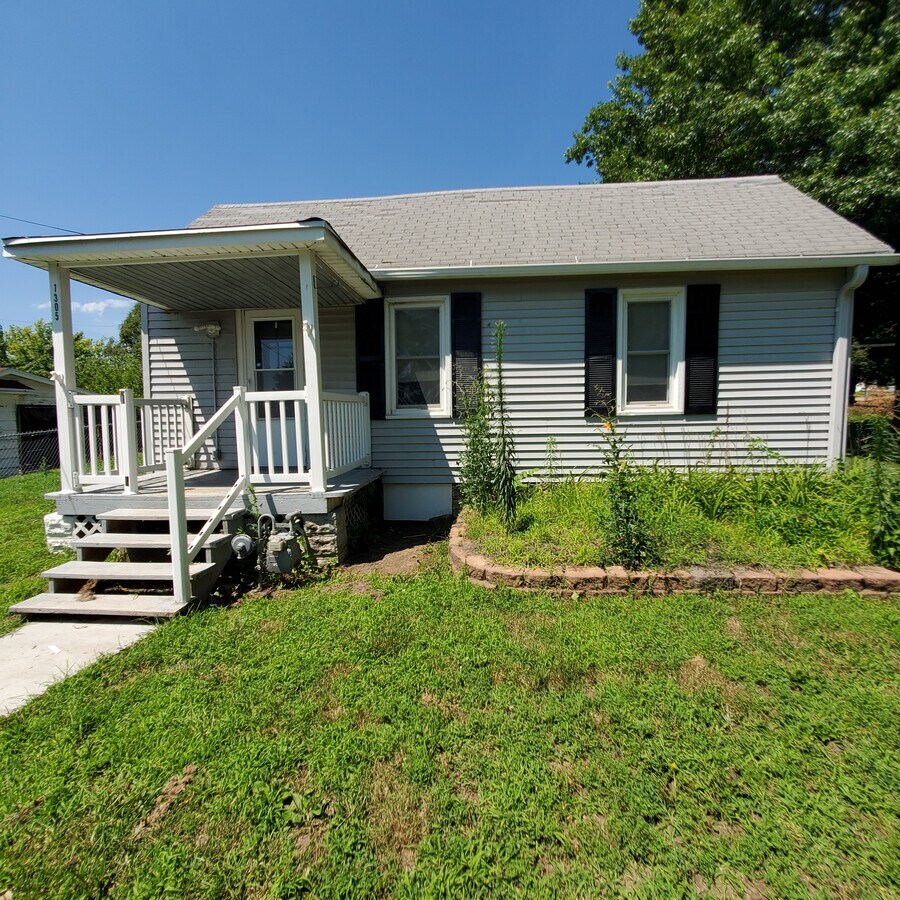 Photo - 1305 W William St