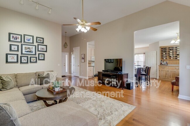 Photo - 5108 Vineyard Point