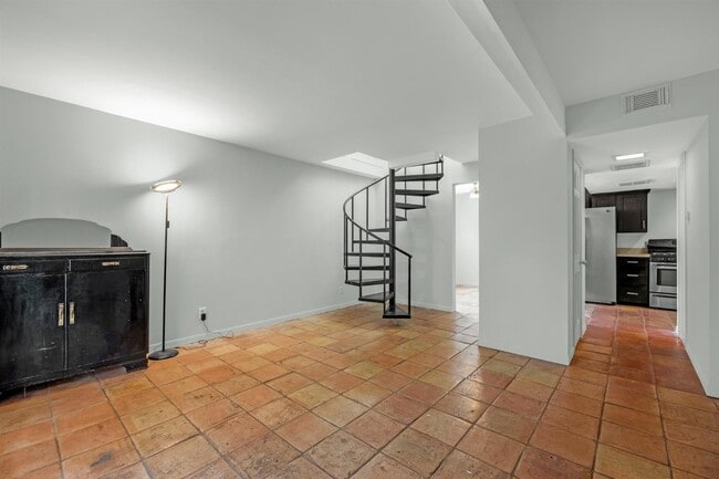 Photo - 2415 Columbia St