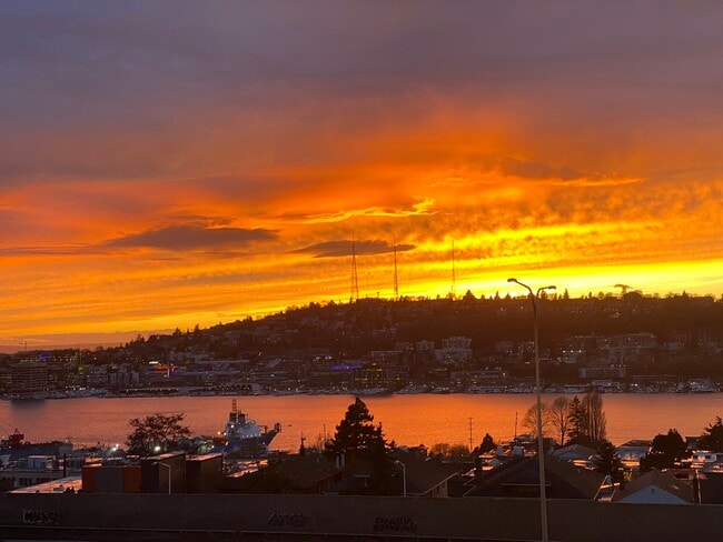 Photo - 1964 Harvard Ave E Unidad 1964