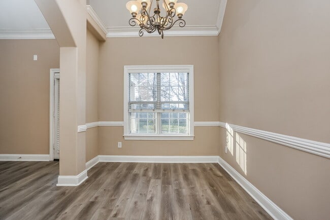 Photo - 3045 Roseleigh Dr