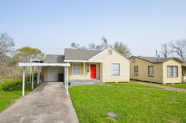 Photo - 217 Owens St