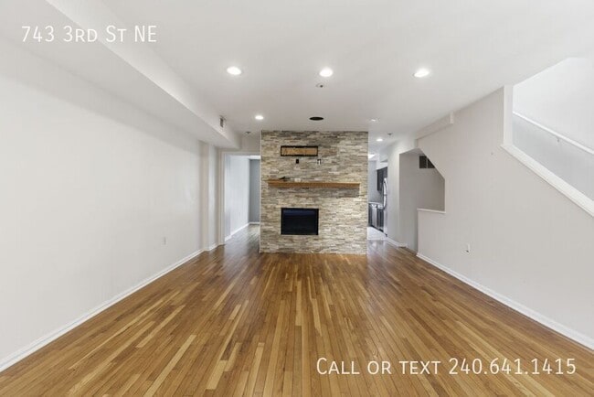 Building Photo - 743 3rd St NE