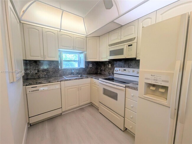 Photo - 820 S Hollybrook Dr Unit 303