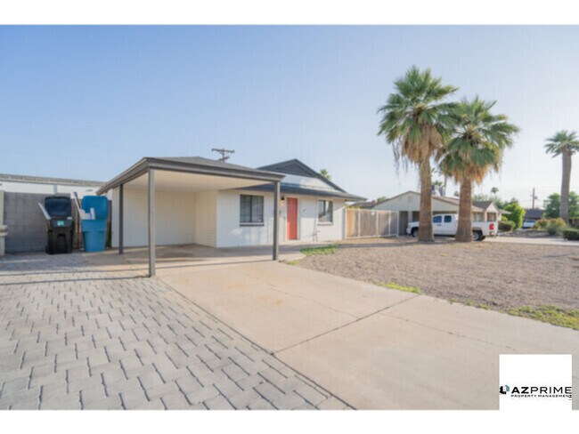 Building Photo - Discover this inviting 3/2 Phoenix House P...