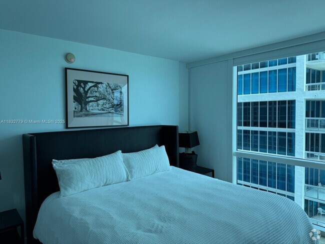 Building Photo - 6801 Collins Ave Unit 1102 Rental