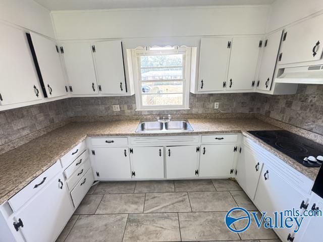 Photo - 1114 Retlaw St NW