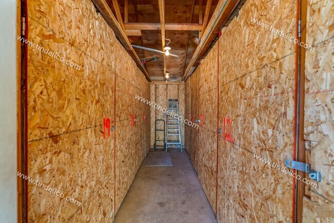 Photo - Spacious Pet-Friendly Top-Floor Unit w/ Parking Included! Unidad SAX 38-6