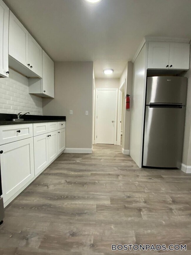 Photo - 24 Waugh St Apartment Unit 3