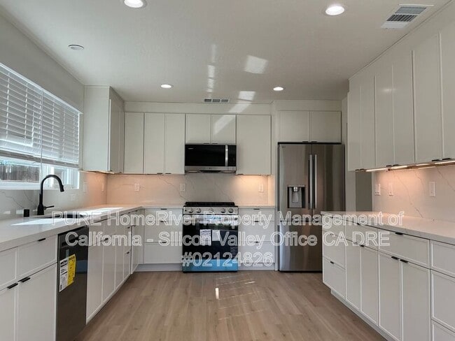 382 Madison Dr