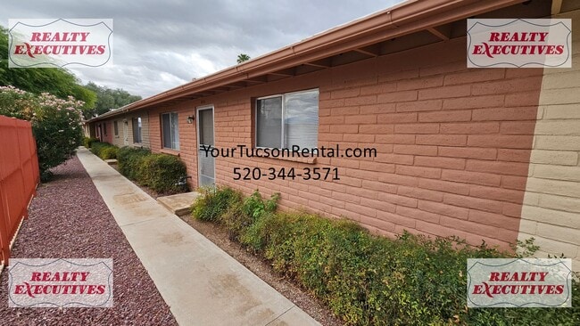 Building Photo - Country Club & Fort Lowell area - 2 Beds 1... Rental