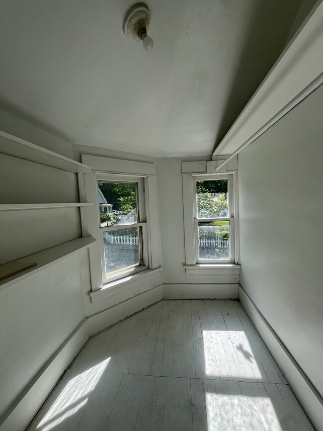 Photo - 11687 Peckham Ave
