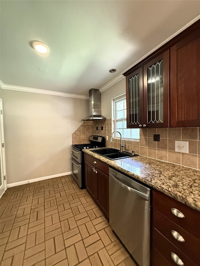 Photo - 9646 Meadowglen Ln