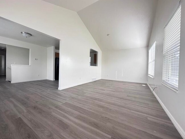 Photo - 327 N 270 W
