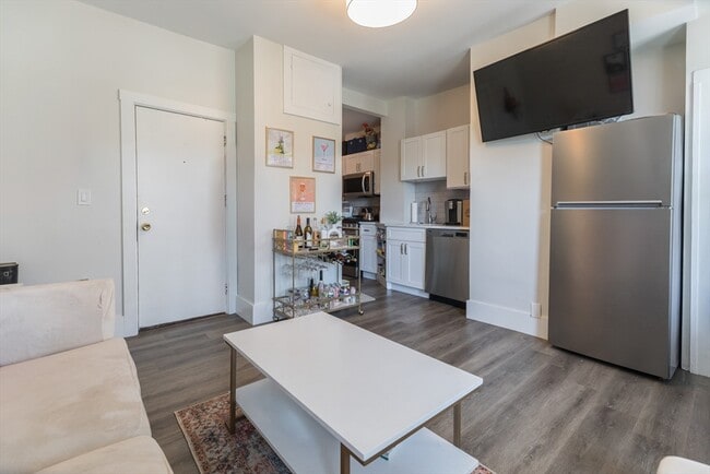 Photo - 100 H St Unit 1