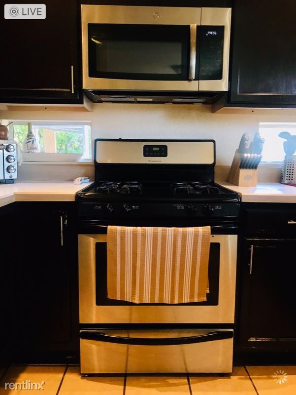 4 br, 2.5 bath House - 4721 W Sleepydale Ct