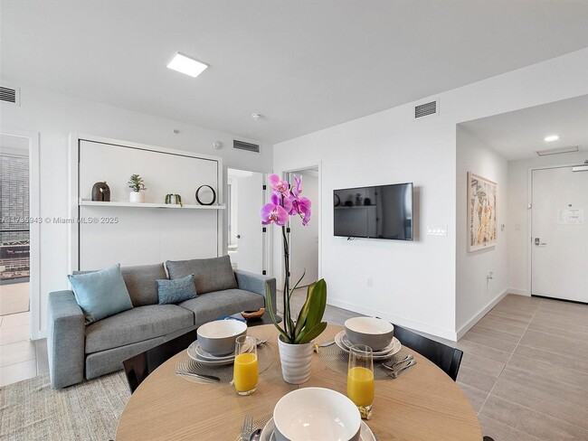Building Photo - 227 NE 2nd St Unit 2706 Rental