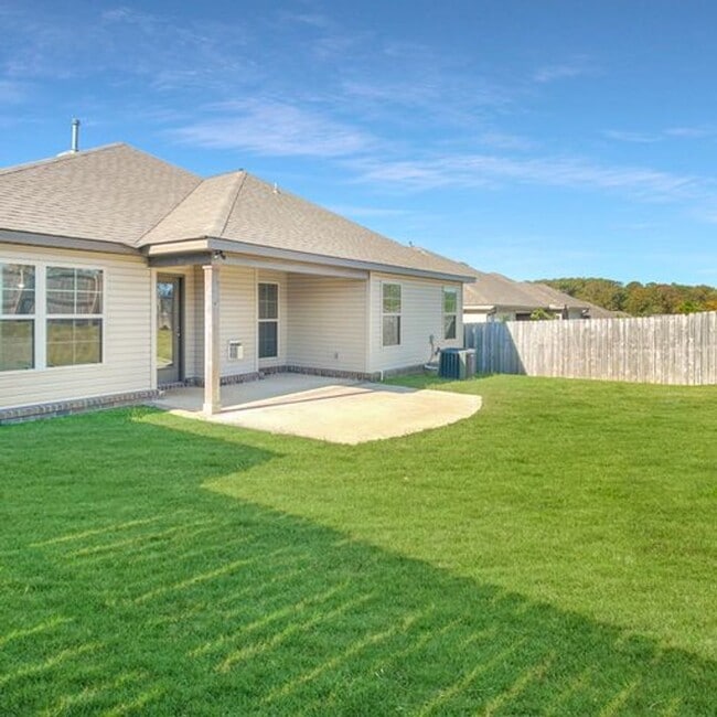 Photo - Beautiful 3 Bed 2 Bath Available in July! House