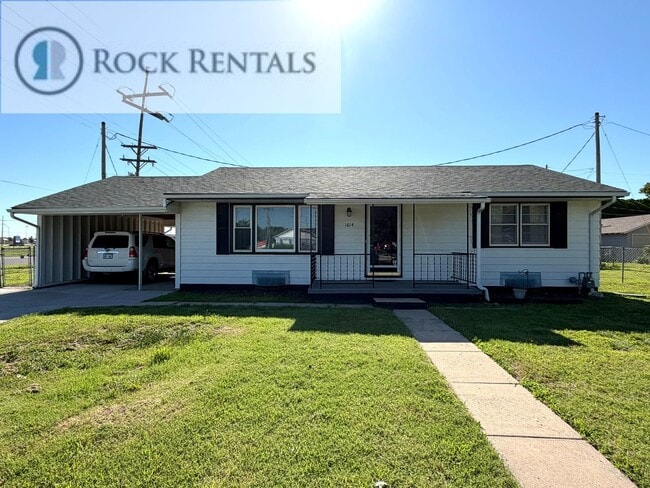 Building Photo - Fresh 2 Bed with Bonus Room on 17th